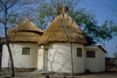 02e-bukarou-casa-suore